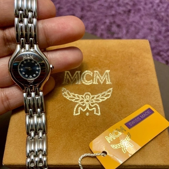 authentic MCM ladies watch in silver tone - Picture 6 of 8